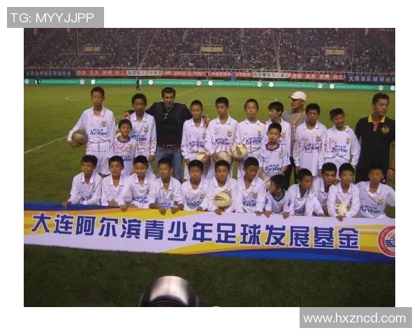 足球八大巨星同框合影震撼登场,见证传奇时刻共聚一堂